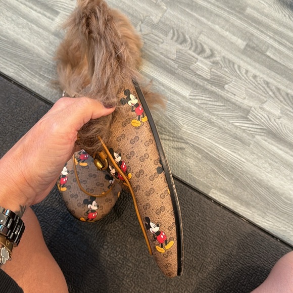 Gucci x Disney PRINCETOWN mule slide with Mickey Mouse and lamb wool lining - Picture 7 of 10